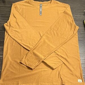 Vuori Men's Long Sleeve Tee in Amber
